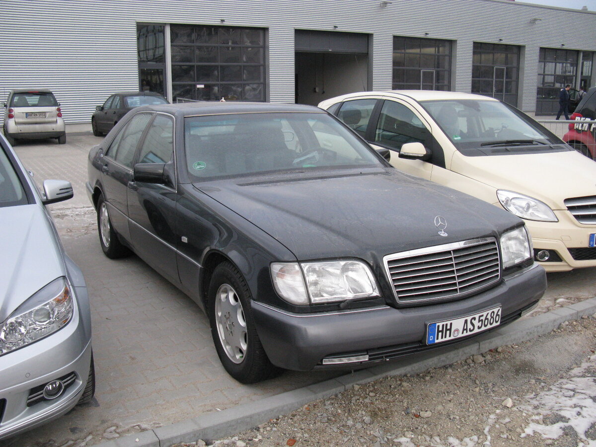 Выпускался автомобиль с 1991 по 1998 год.