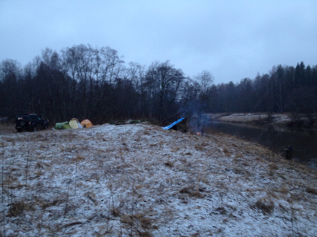 Приехали на охоту в апреле, неделю жили в лесу, погода резко испортилась, пошел снег. За один день дважды промок насквозь, вытаскивая машину .