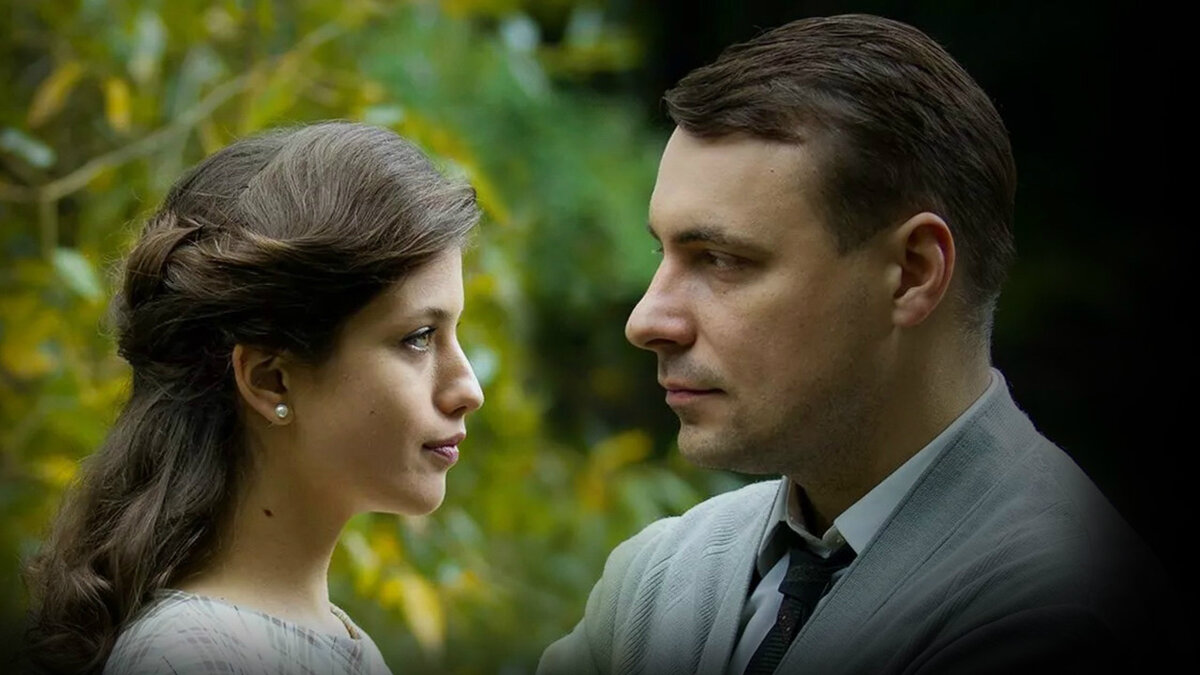 кадр из сериала "Оттепель"