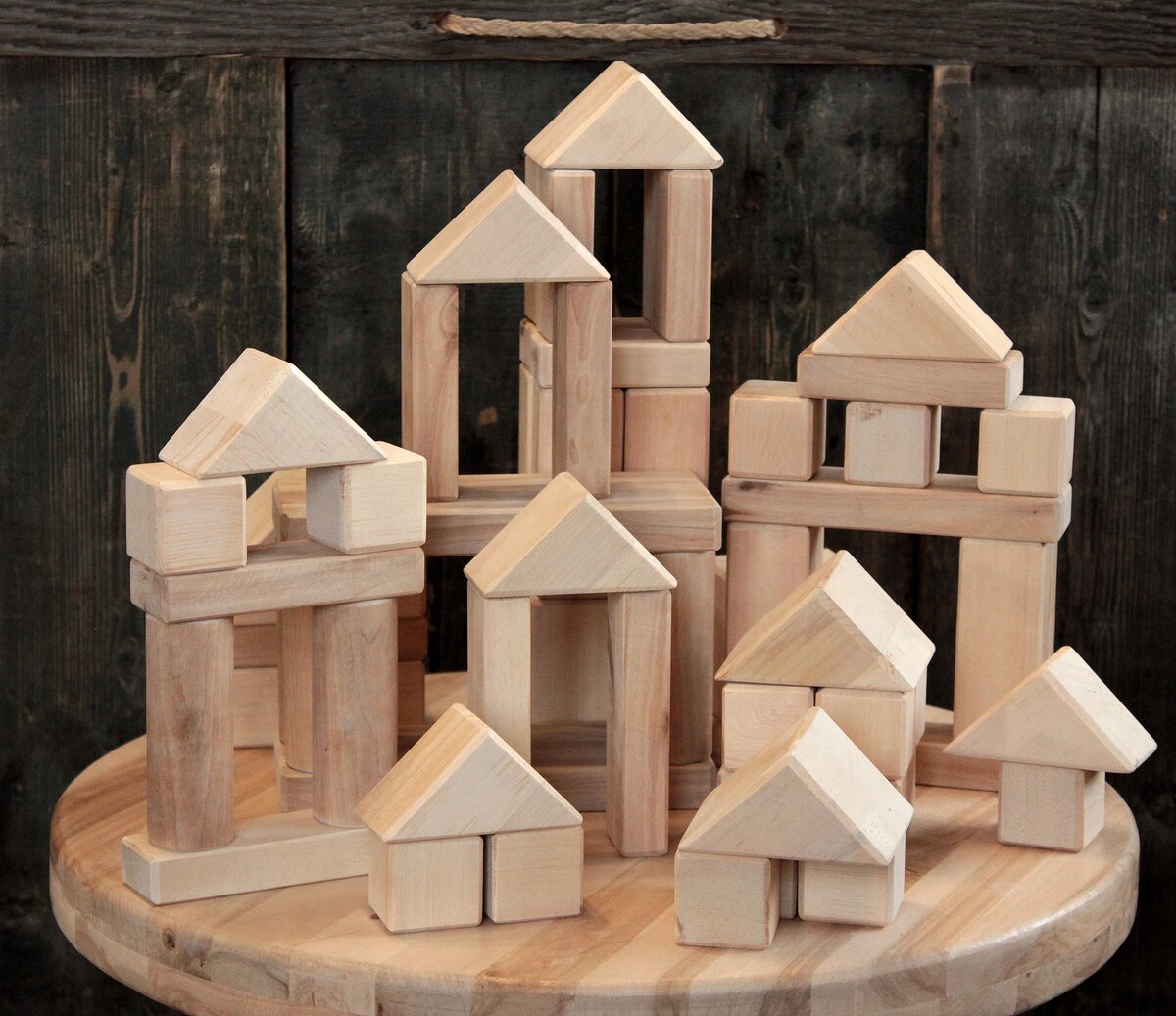 деревянные кубики -отлично развивают воображение