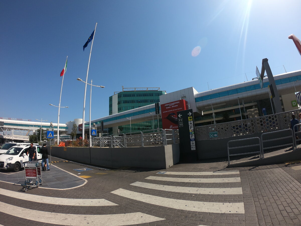 Основной выход из аэропорта