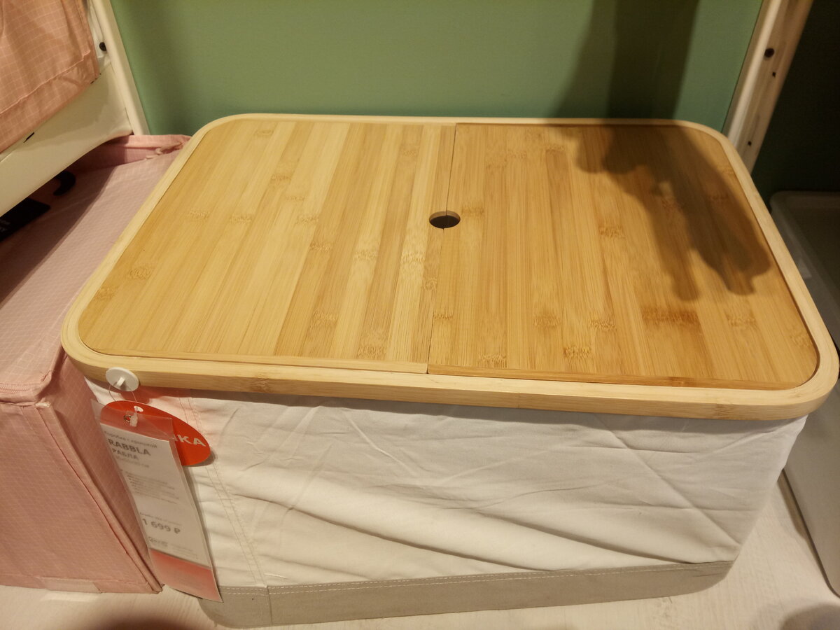 По бокам плотная ткань.