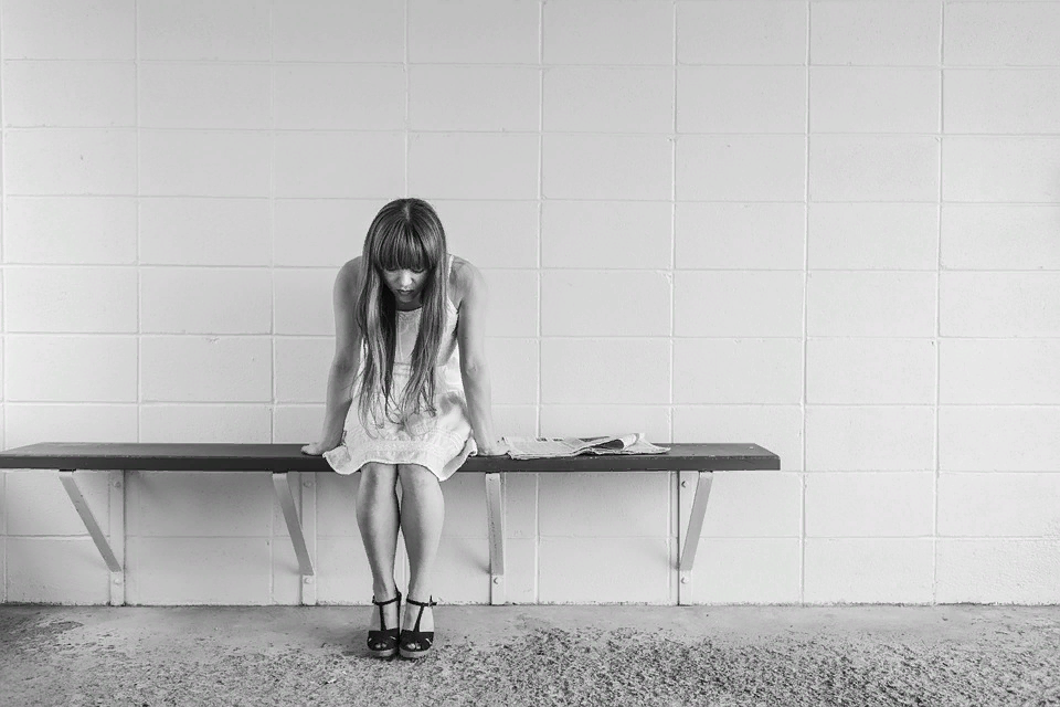Source: https://cdn.pixabay.com/photo/2014/08/08/20/55/worried-girl-413690_960_720.jpg