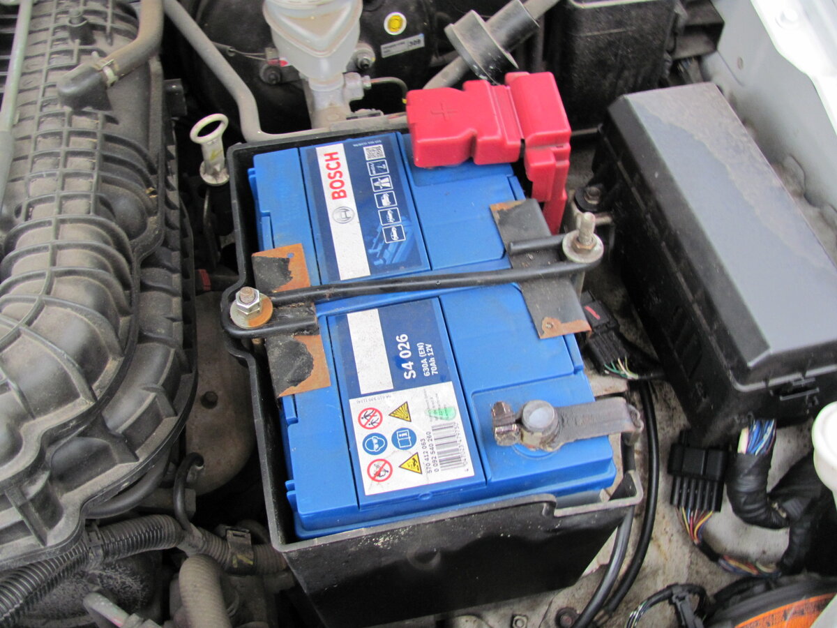 необслуживаемый аккумулятор автомомобиля