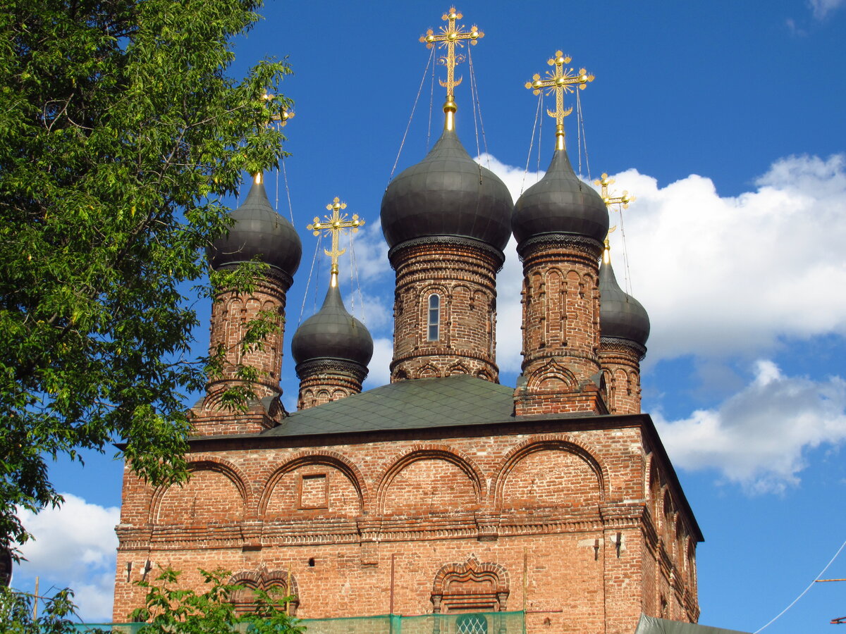 Церковь около реки Вологда