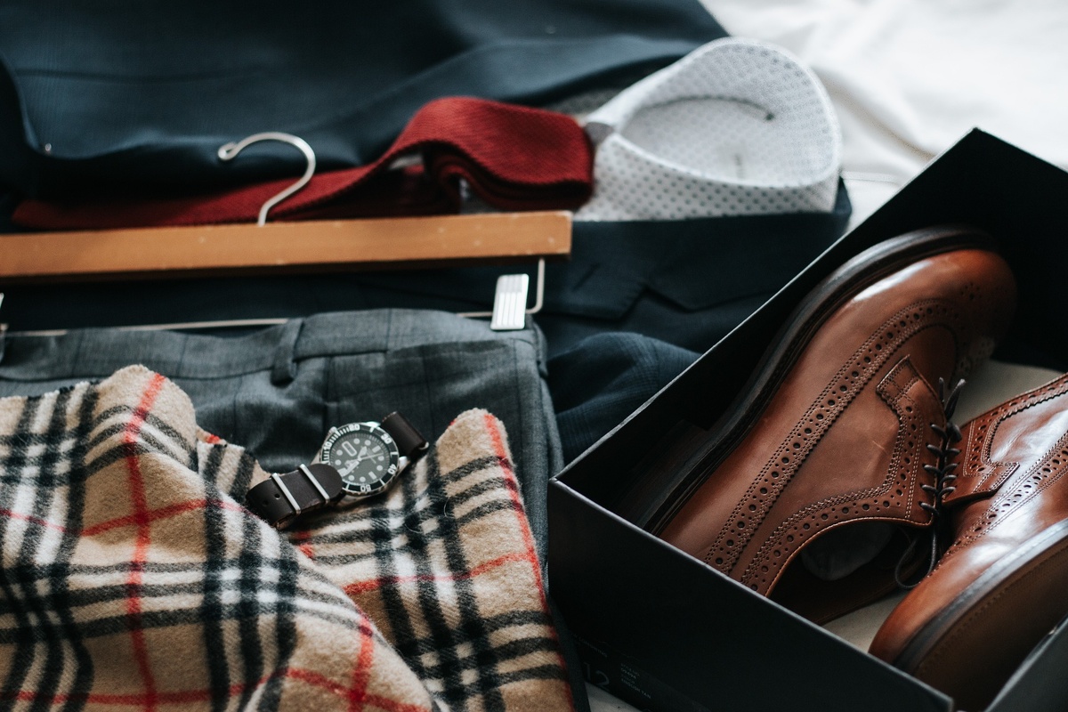 https://pixabay.com/photos/interview-lifestyle-clothing-men-2211354/