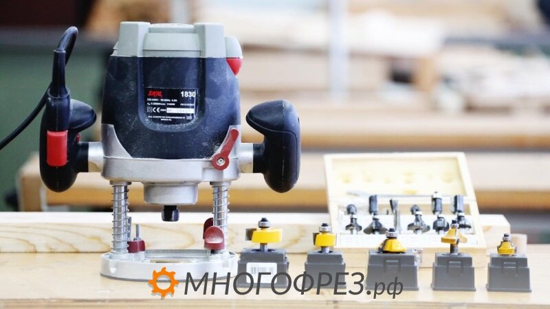 Ручной фрезер по дереву с фрезами