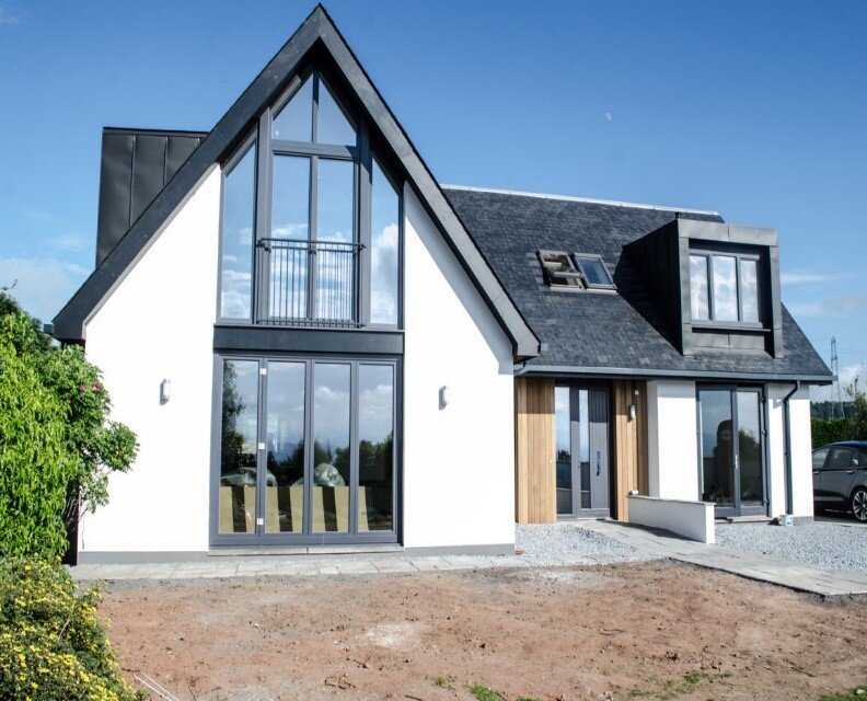 Окна «Passive Europa» 92 мм от «ZyleFenster» в проекте пассивного дома «Passive House Laurenkrik» (Шотландия).