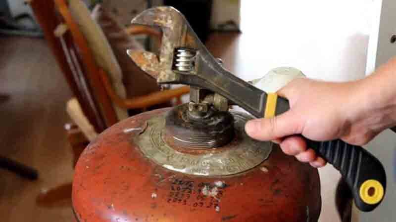 отвинчивание винтиля