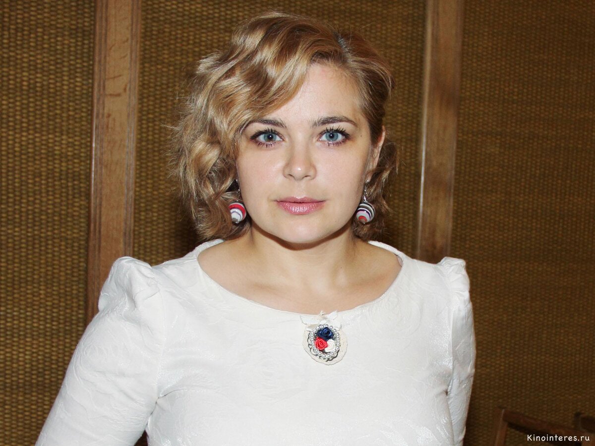 «‎Поматросил и бросил»‎: известные российские актрисы, от которых ушли молодые возлюбленные