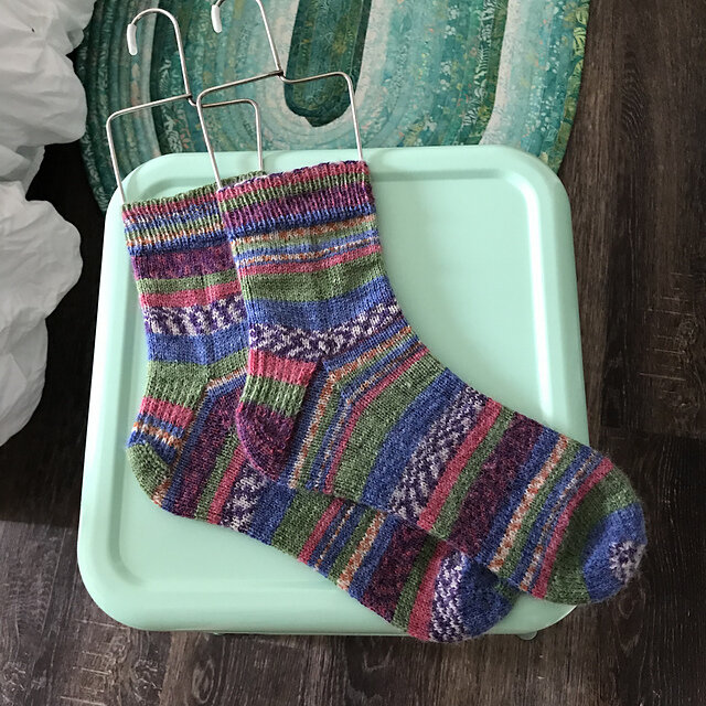 Такие полосатые носки получаются из  Zwerger Garn Opal Schafpate. https://www.ravelry.com/projects/evawade/rounded-toe-for-cuff-down-sock-recipe-4f