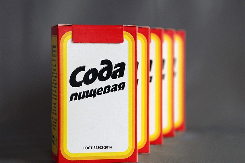 Пищевая сода или двууглекислый натрий — белый, мелкозернистый порошок без запаха, с мыльно-солоноватым вкусом, легко растворяется в воде.