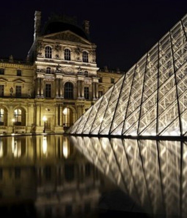 https://cdn.pixabay.com/photo/2013/04/07/21/31/louvre-101640__340.jpg