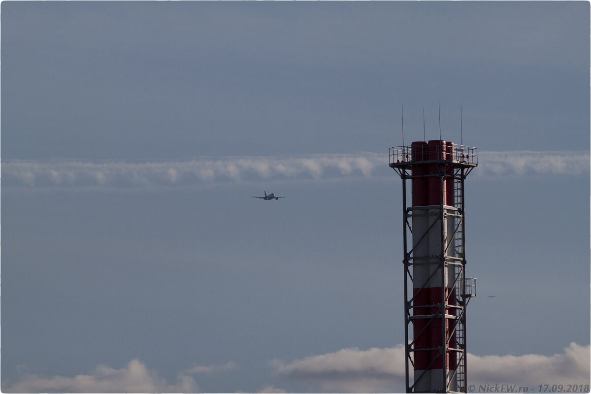1. Airbus A318-100 - M-HHHH над Столбово © NickFW.ru - 17.09.2018г.