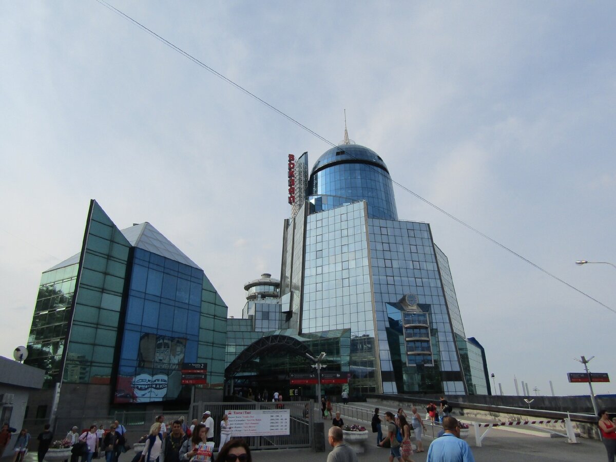 Здание вокзала Самары. Самое высокое в Европе, между прочим.