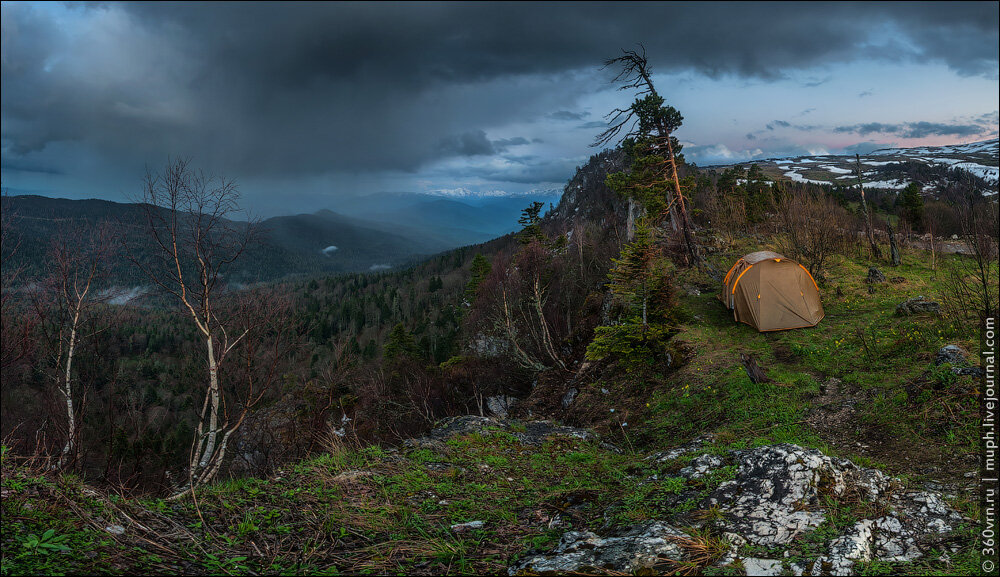 Ночевка в палатке в горах Адыгеи