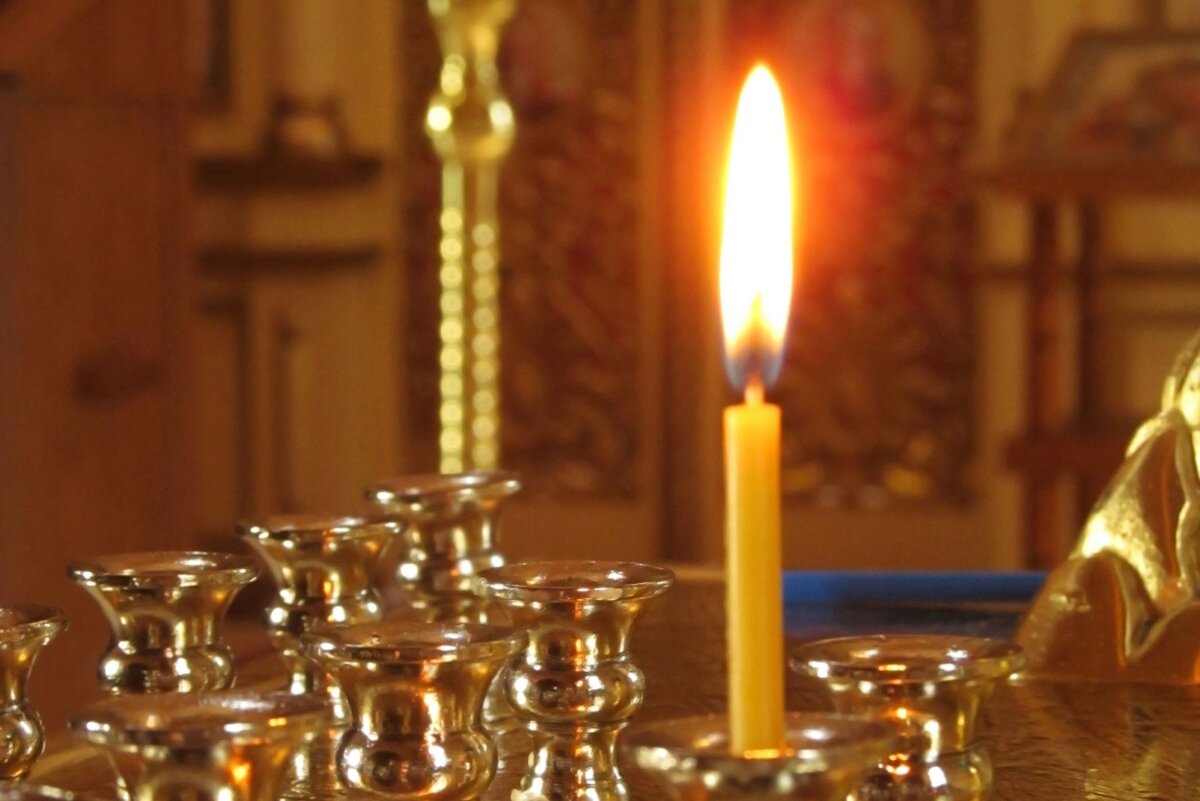 Церковные свечи. Свечи в церкви. Свечи в храме. Что значит свеча в храме. Зачем свечи в церкви.
