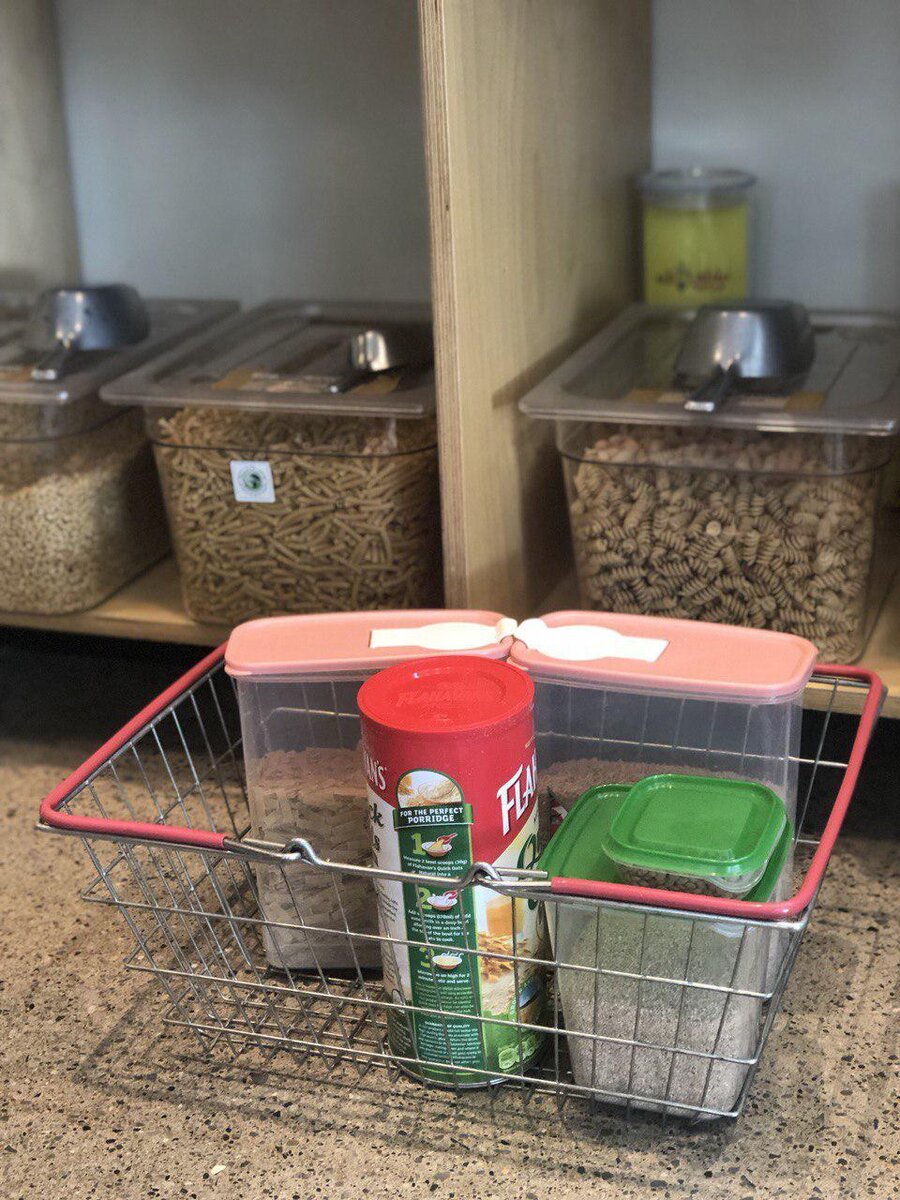 Многоразовые контейнеры и макароны на развес