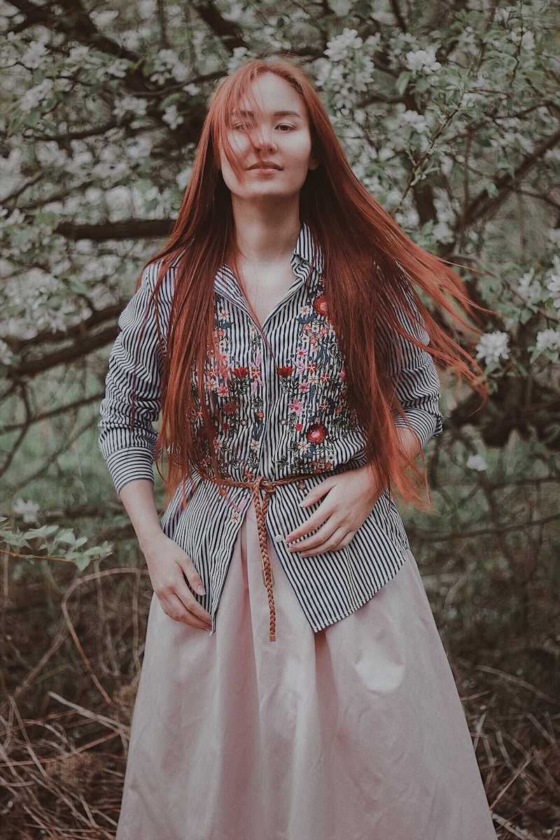 Здесь у меня ещё длинные волосы. Сейчас я их острила и не жалею 