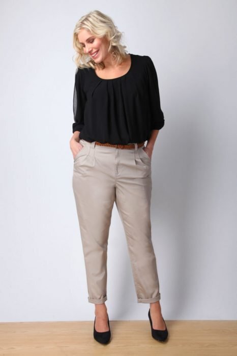 Брюки, зауженные книзу