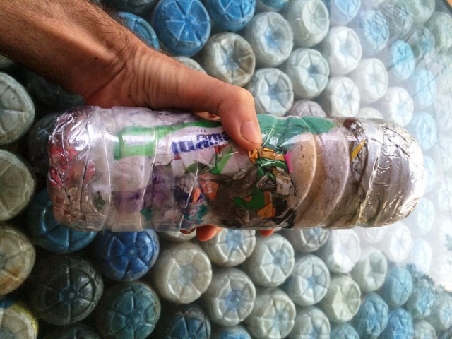 Вот такой круглый "кирпич" из мусора. Фото с сайта https://mrrestavrator.ru/