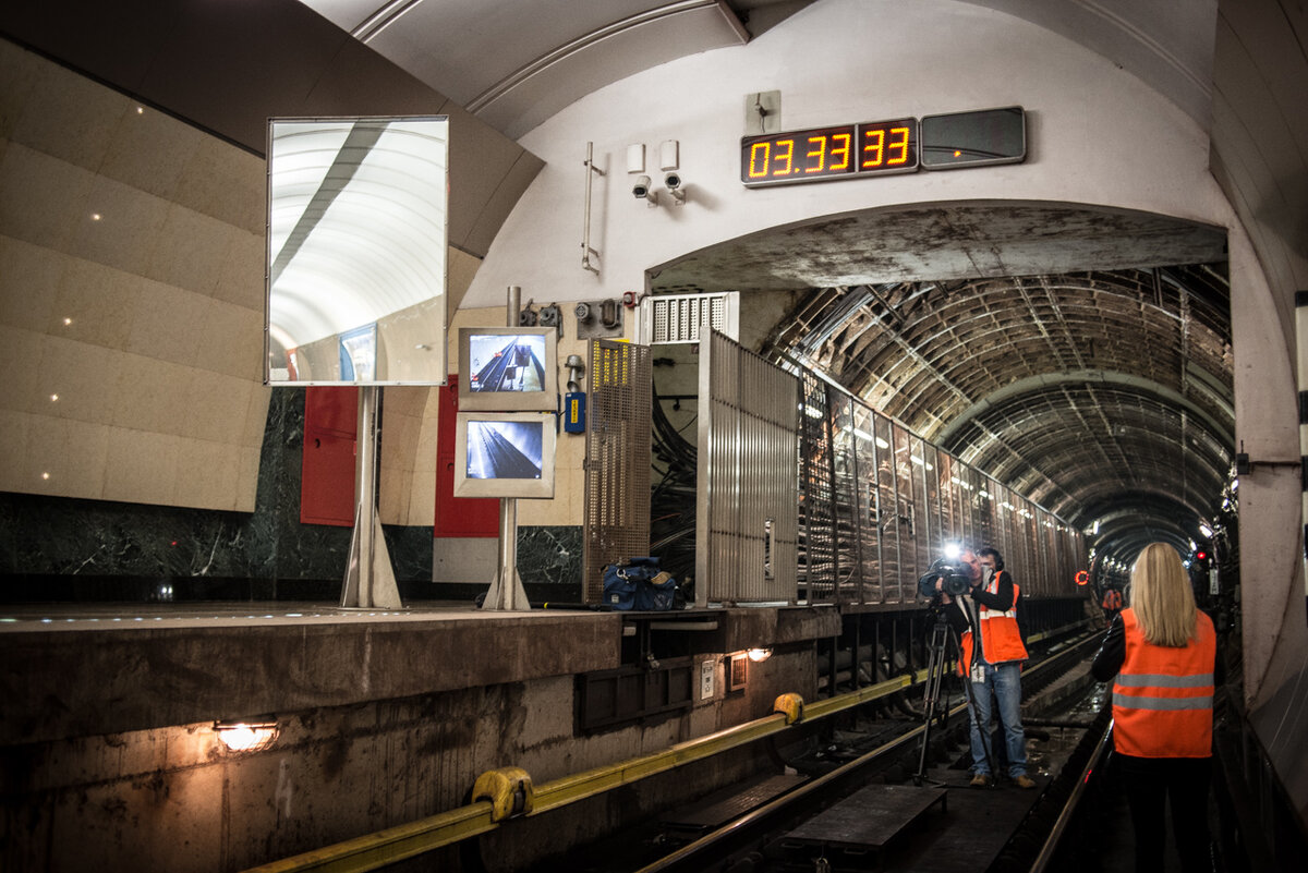 Как выглядит ночью московское метро (и что там происходит в это время) |  Москва. Детали | Дзен