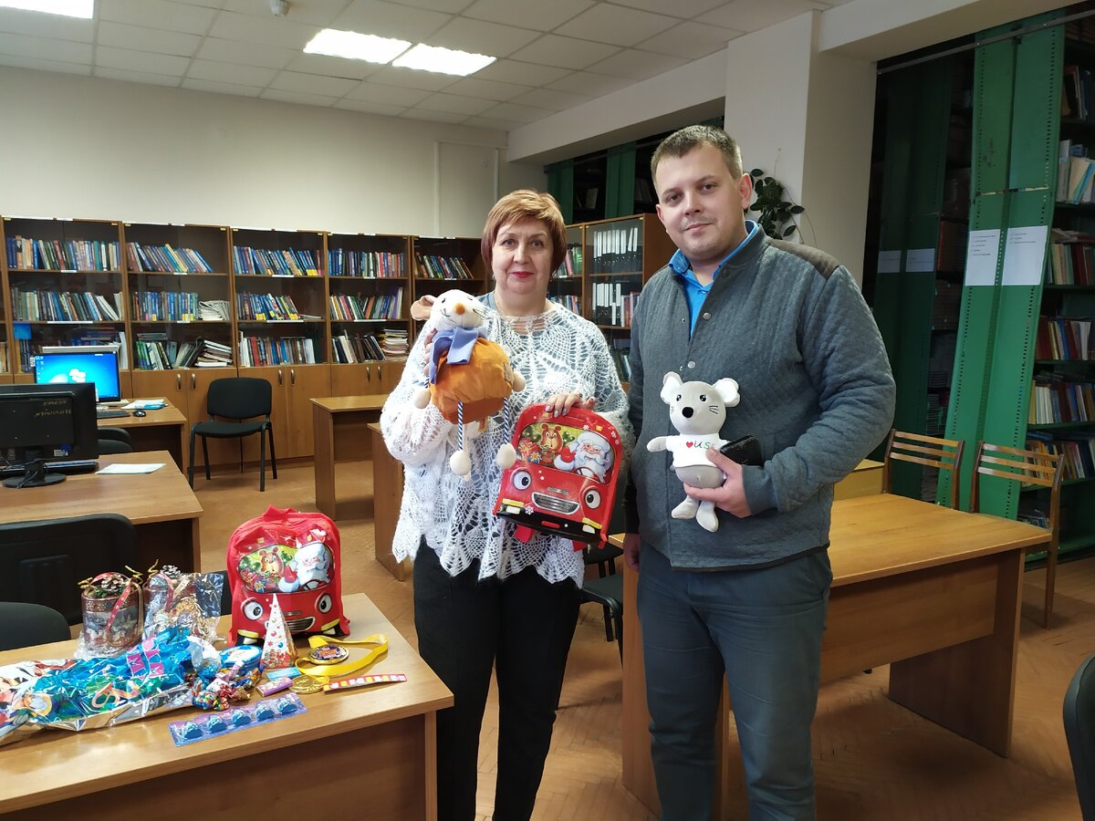 Подарки детям от профсоюза. Подарки от профсоюза на новый год. Подарки от профсоюза на новый год детям в 2022. Подарки школьникам на 23 февраля и 8 марта. Подарки от профсоюза на новый год.