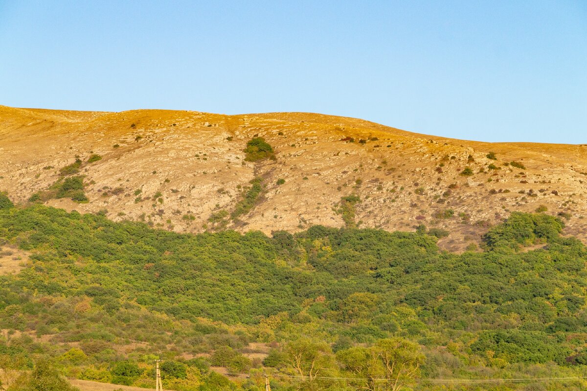 1. Склоны Долгоруковской яйлы вблизи горы Янкой-баир в лучах заходящего Солнца.