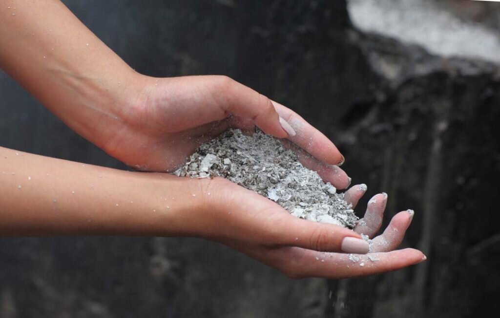 Древесную золу можно использовать вместо шампуня