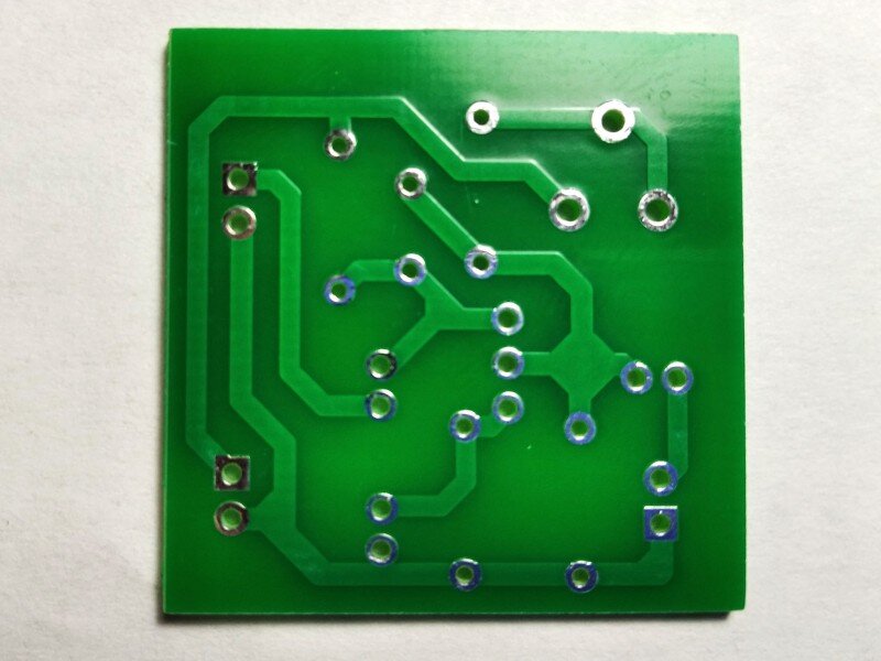 плата со стороны дорожек