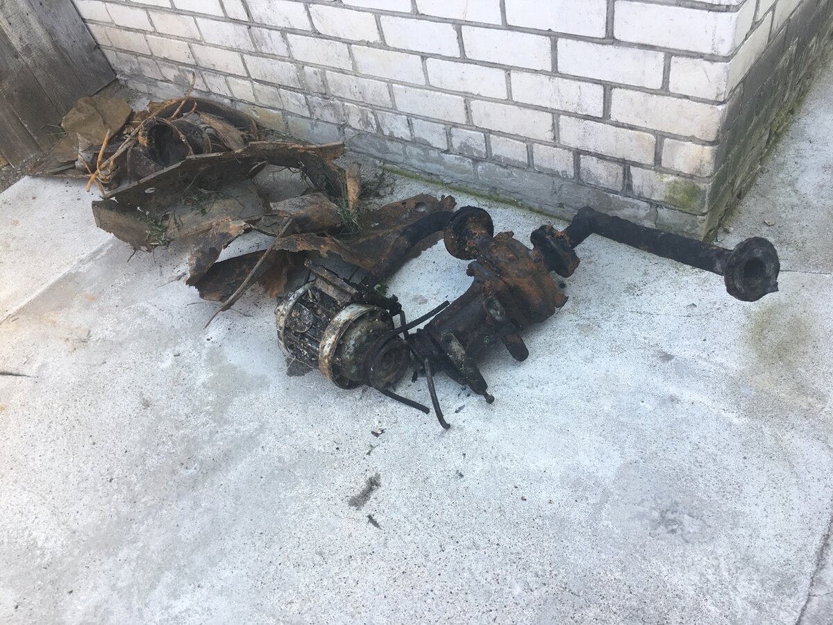 Летом 2019 года нашел в реке, не обычные находки (На фото не все)