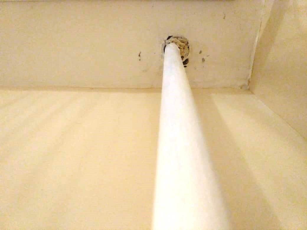 То самое место, откуда проникает вода при затоплении, даже если межэтажные перекрытия герметичны