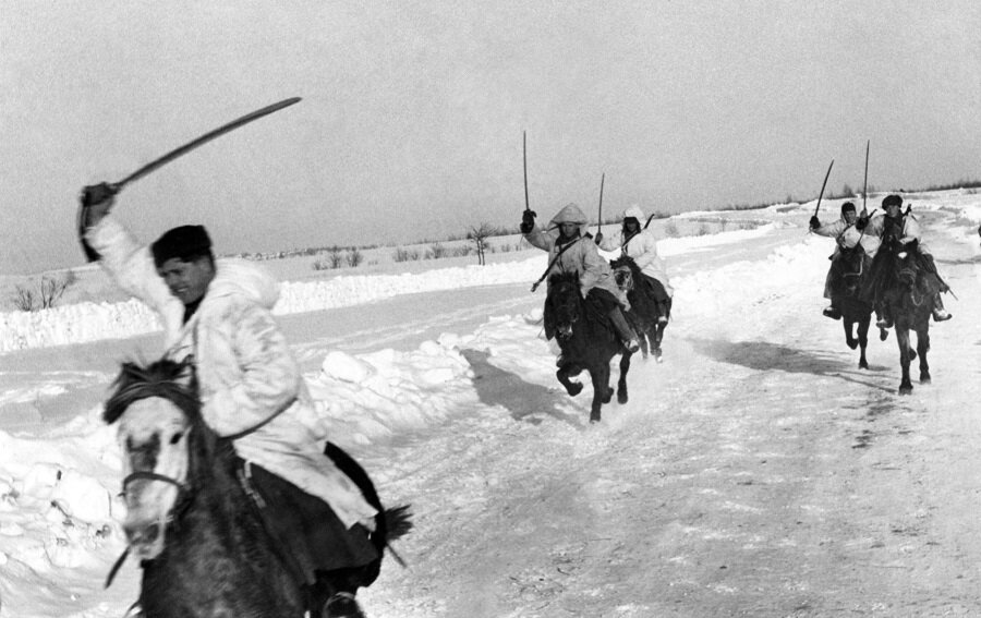 Великая Отечественная война Описание: СССР. Зима 1942 г. Советские кавалеристы. Точная дата съемки не установлена. / ФОТО: ЛЕОНИД ВЕЛИКЖАНИН/ТАСС