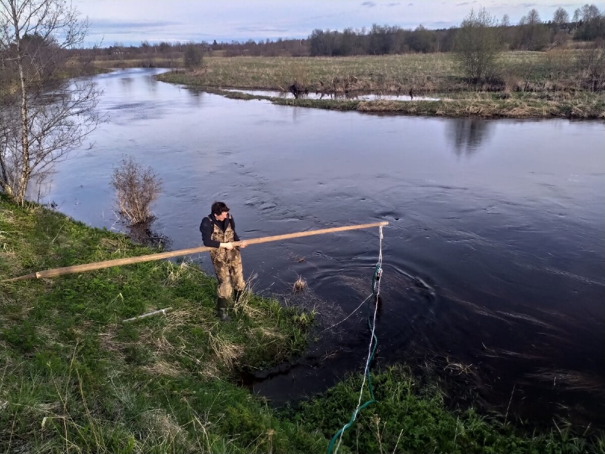 Использовали в деревне инновационный способ добычи воды из реки