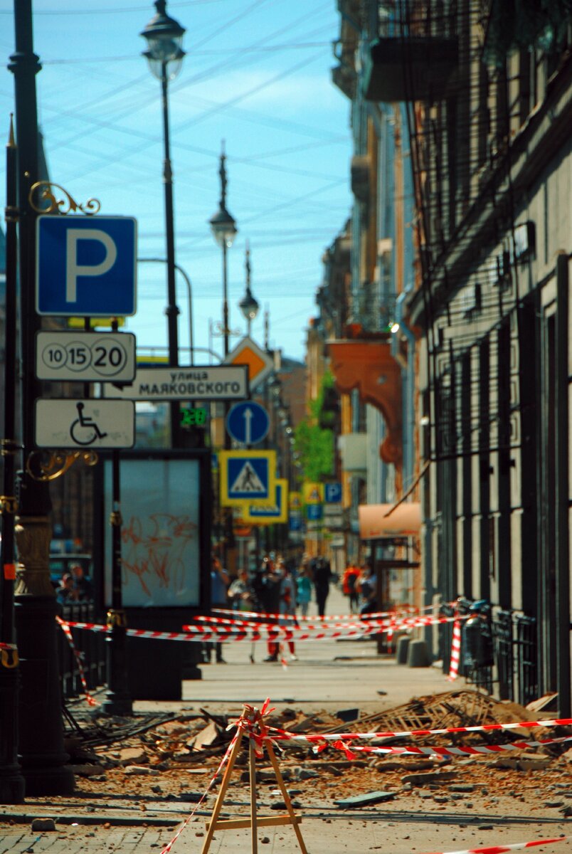 26.05.20. На кл. Кирочная д. 20 произошло обрушение балконов. 