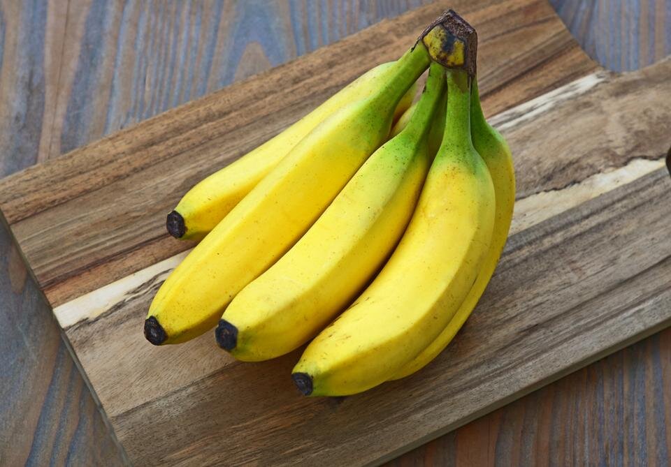 Бананы какой зрелости запрещено выставлять. Cavendish Bananas. Зрелость банана. Банановый цвет. Созревание бананов.