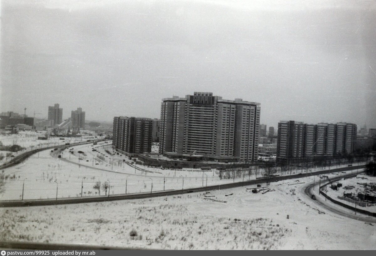 Вот такие же пасмурные и промозглые были те дни в Москве.