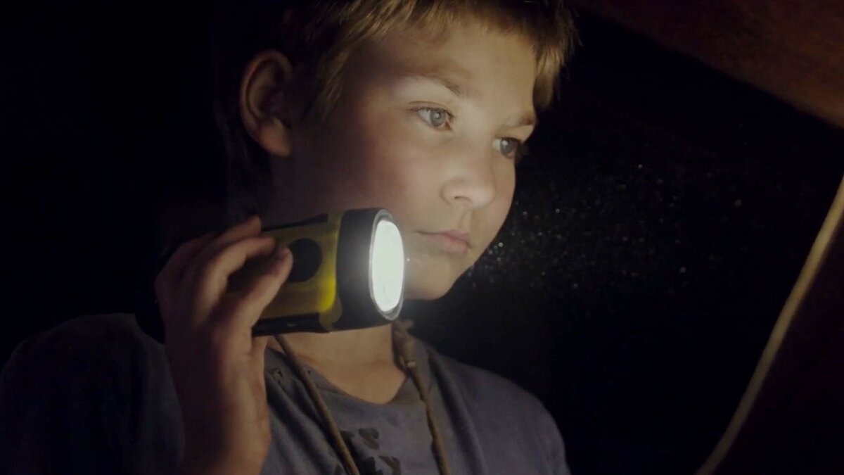 Атиутопия от Кейси Аффлека, младшего брата Бена Аффлека.