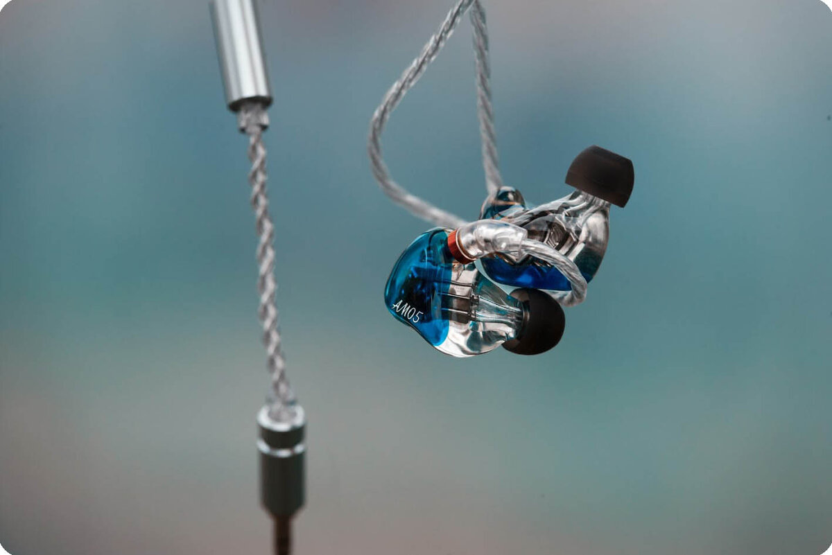 iBasso AM05 имеют 5 арматурных драйвером в каждом наушнике