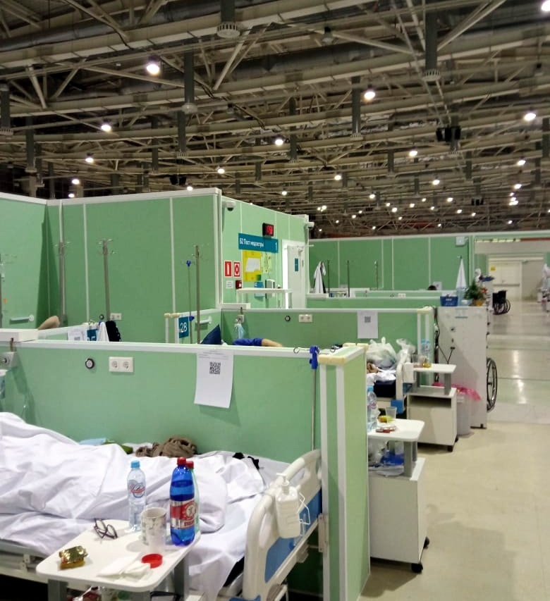 Личные фото моих родителей, измененные в редакторе автором.