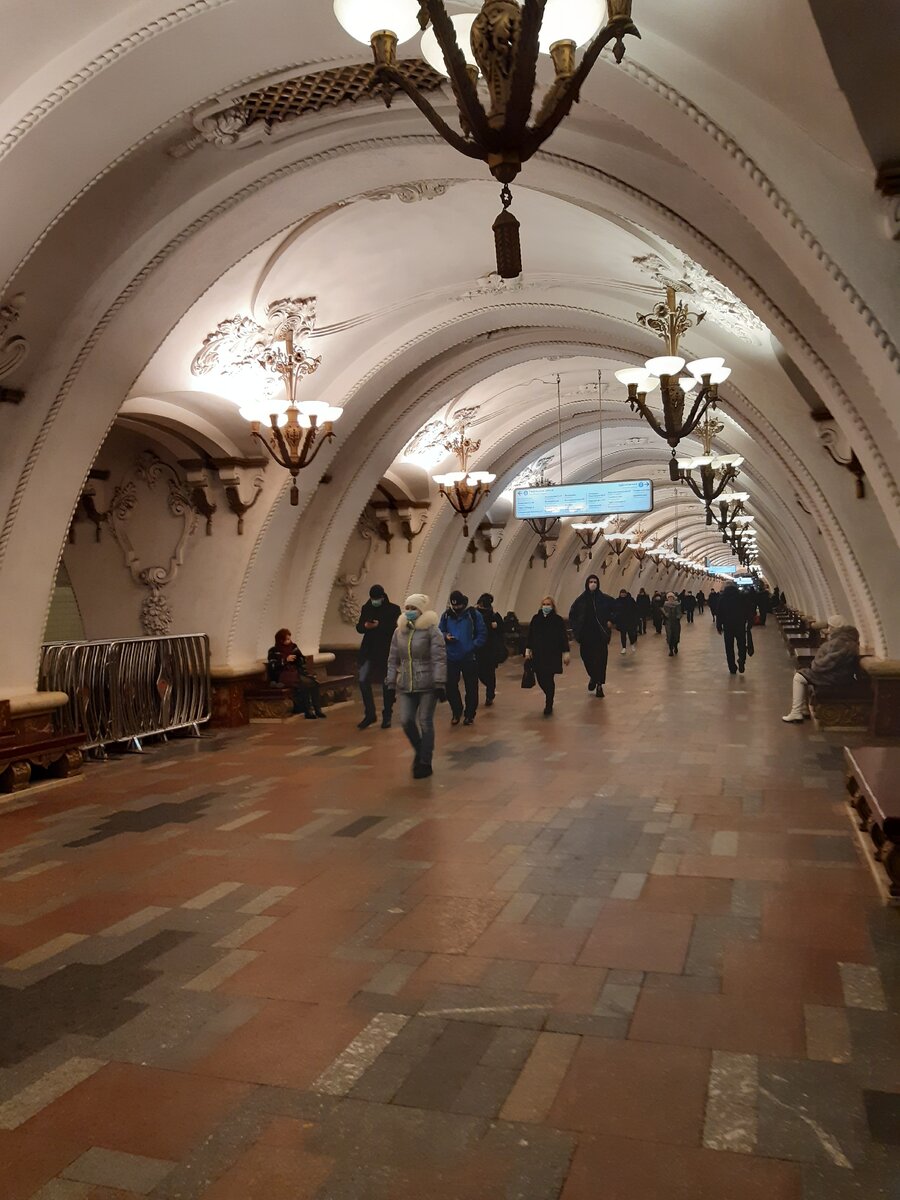 "Наша" станция."Арбатская"! Здесь вся жизнь - работа, школы, садик. Коллеги, друзья и единомышленники