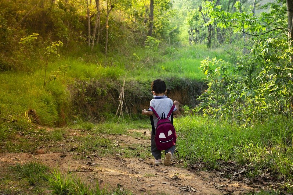 Почему тяжело нести "школьный" груз? Фото с сайта pixabay.com