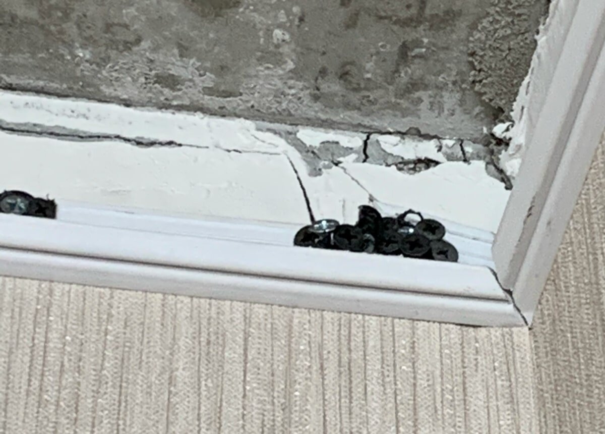 это у вас стены плохие, а не мы... мы всегда так делаем и не мешайтесь тут