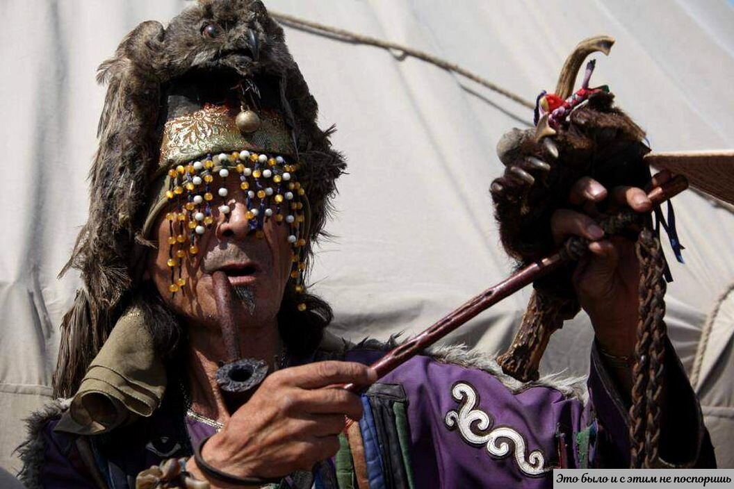 Шаман в парике. Шаман. Монгольский шаман. Древние шаманы. Шаманы Монголии.