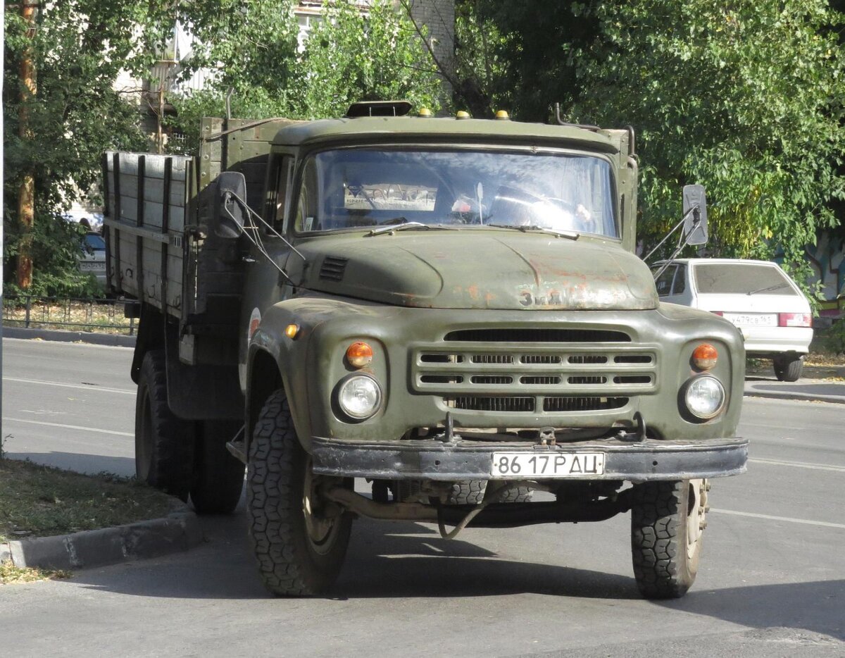 0 зил 130. ЗИЛ 130 военный. ЗИЛ 130 армейский. ЗИЛ 130 военный бортовой. Военный ЗИЛ 130 борт.