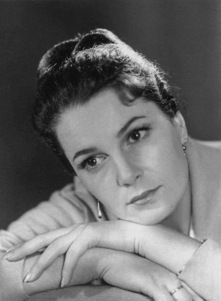 Элина Быстрицкая