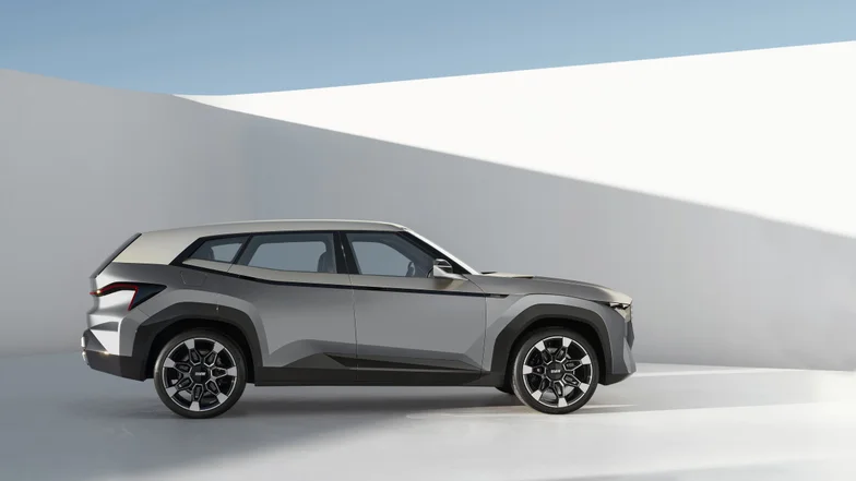 Платформа тут общая X5/X6/X7, но кузов и салон полностью иные.