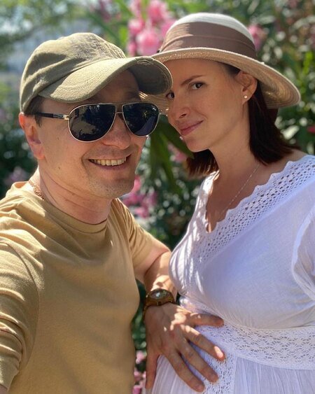 Сергей Безруков с женой Анной, лето 2021 года