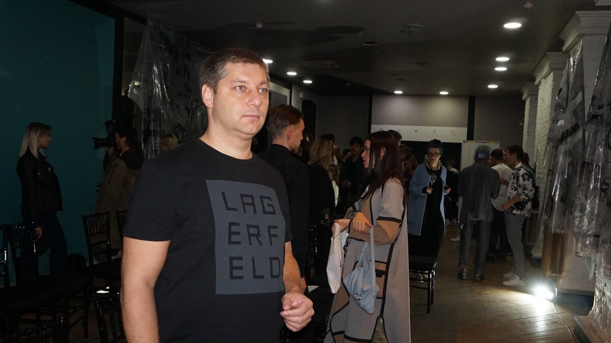 На fashion показе изучаю образец творчества