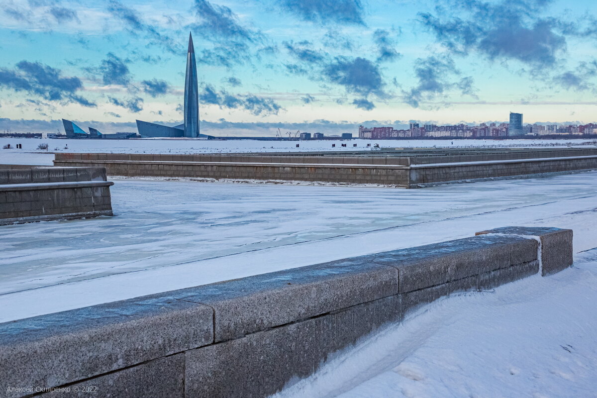Вид на «Лахта Центр» с реки Смоленки
